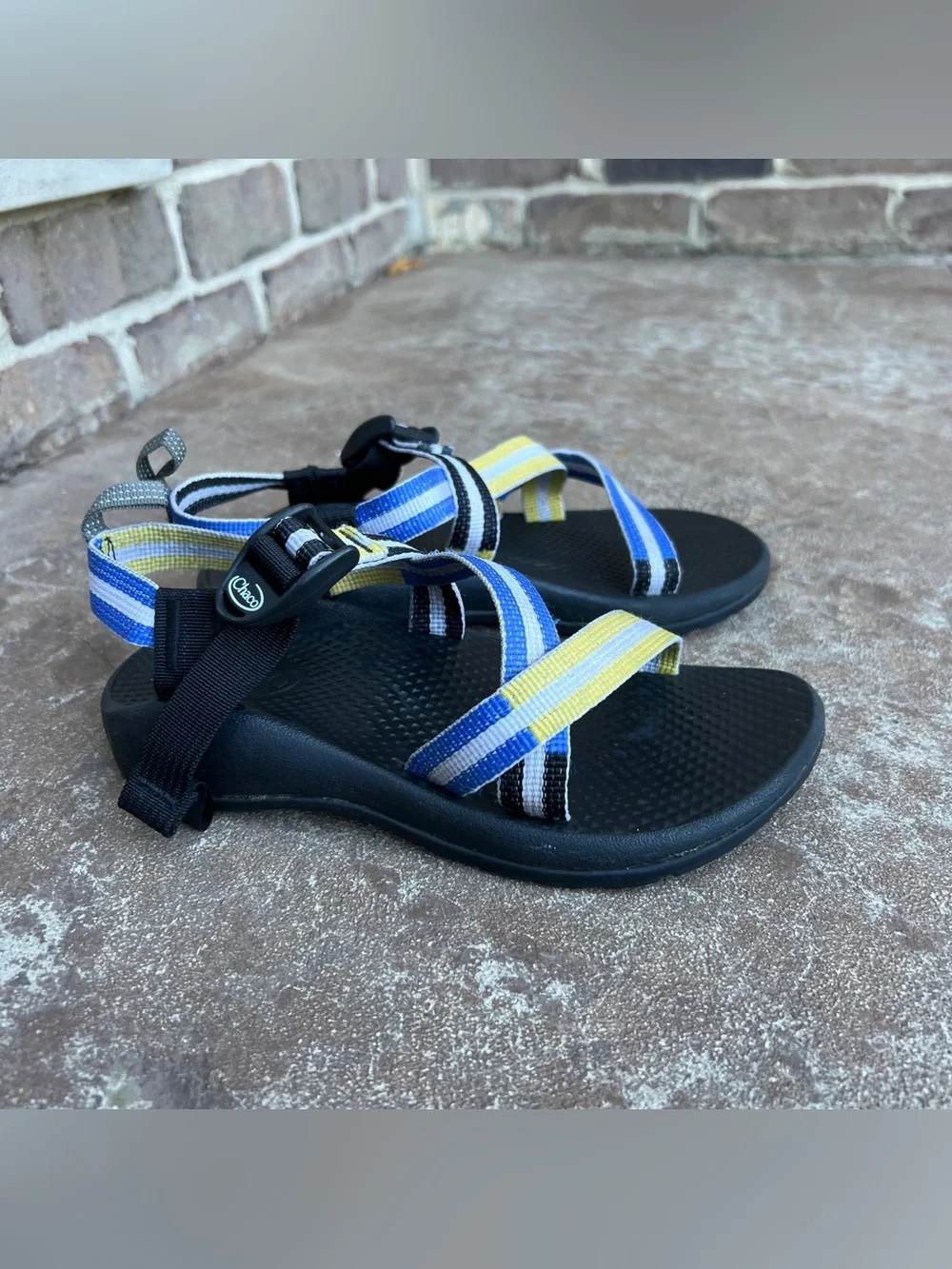 Chaco Kids Sandals in Black with Blue & Yellow Straps Sz 2